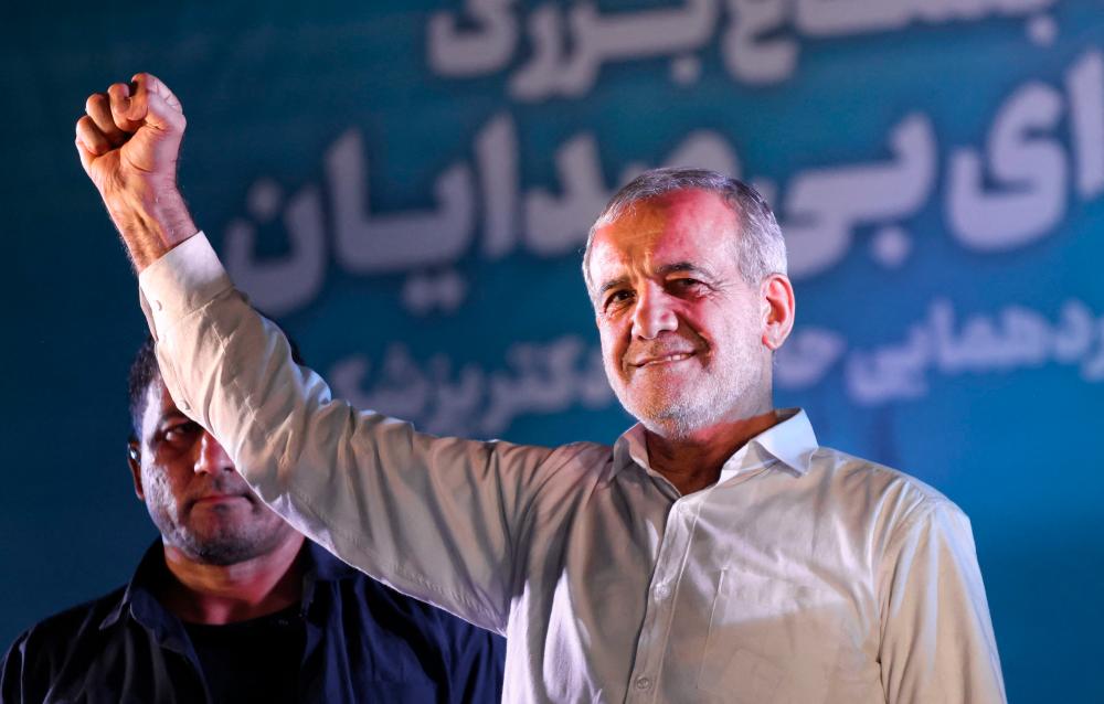 इरानी सुधारवादी पेजेस्कियन राष्ट्रपतिमा विजयी